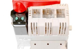 مقایسه برند پیچاز الکتریک و  زاویر